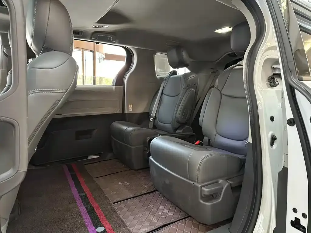 Toyota Sienna 2025 из CN, фото 8