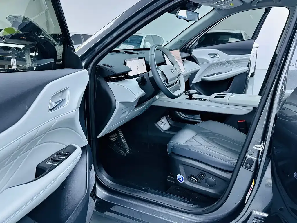 Changan UNI-Z New Energy 2024 из CN, фото 4