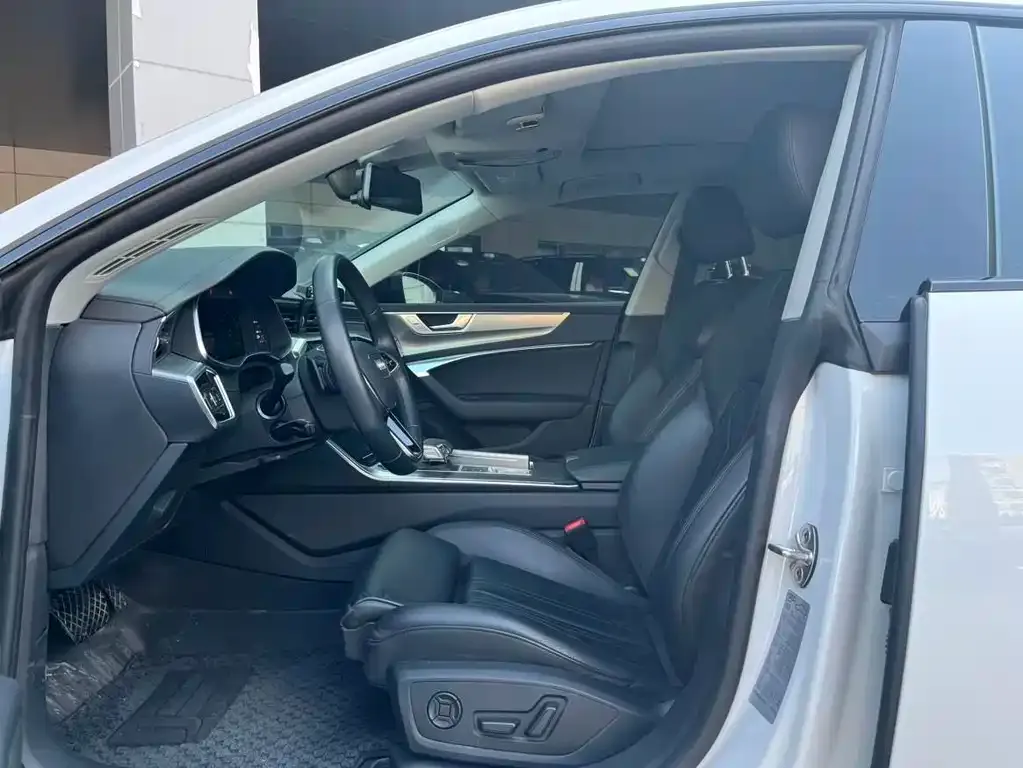 Audi A7 2024 из CN, фото 7