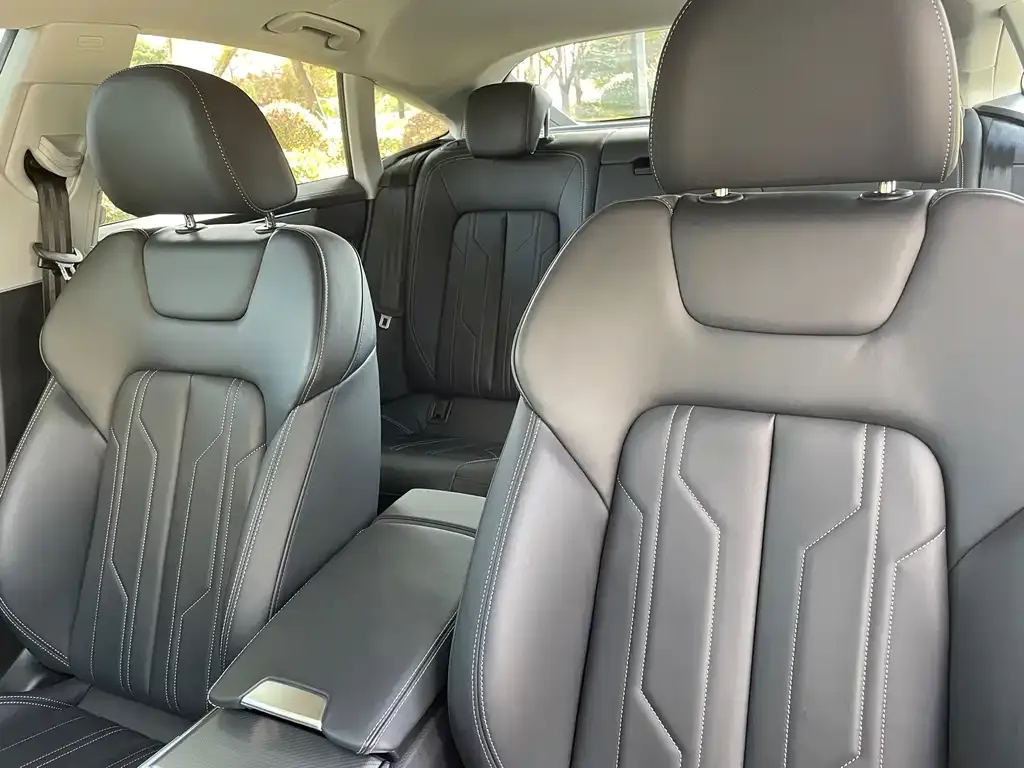 Audi A7 2024 из CN, фото 8