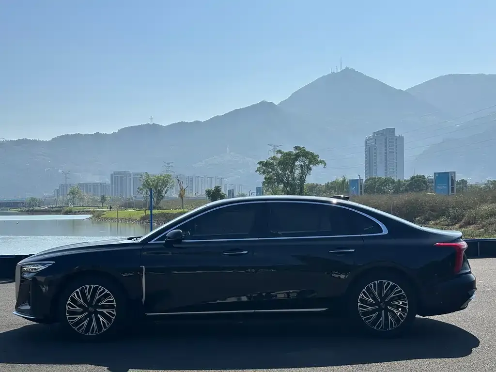 Hongqi H5 — фото 4