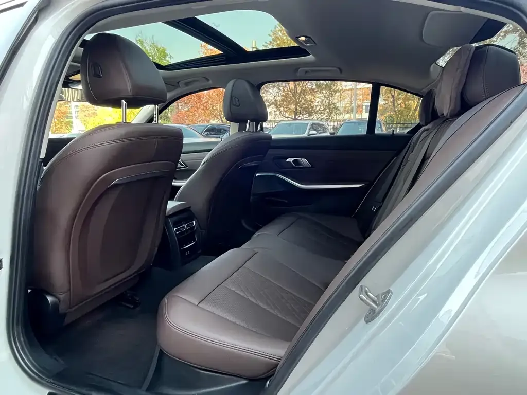 BMW 3 Series 2024 из CN, фото 8