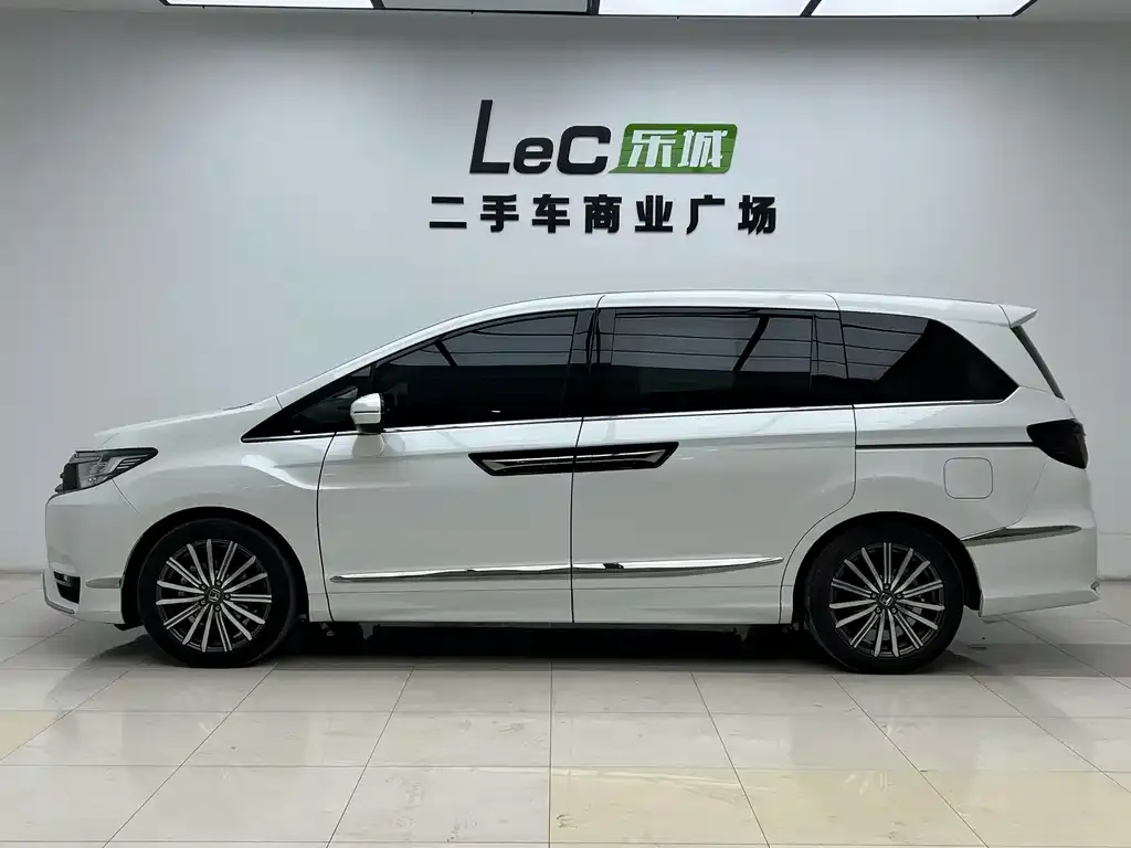 Honda Elysion 2022 из CN, фото 2