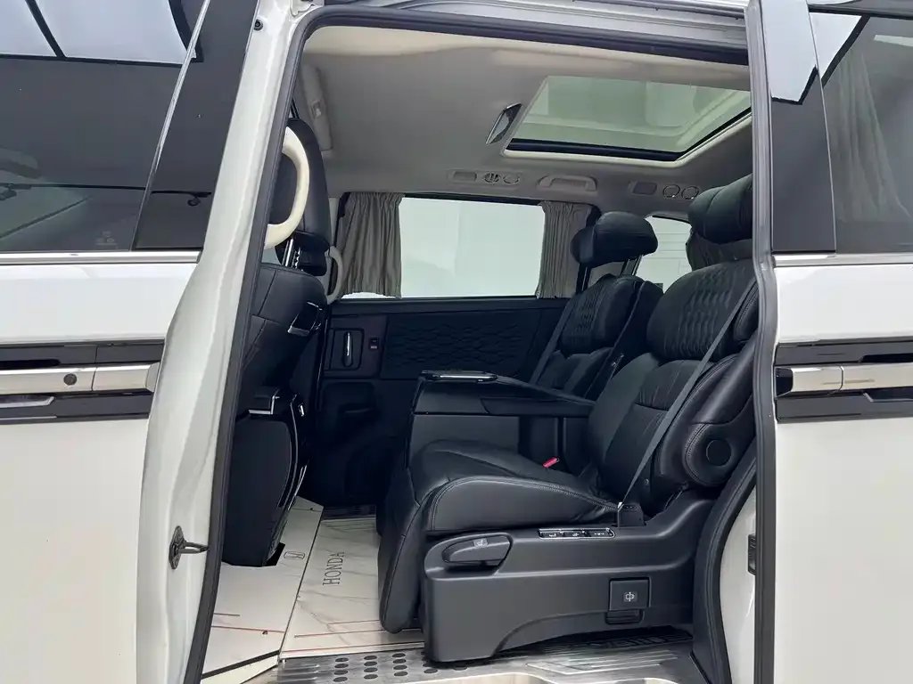 Honda Elysion 2022 из CN, фото 6