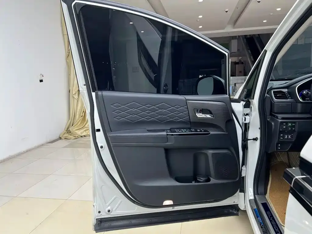 Honda Elysion 2022 из CN, фото 7