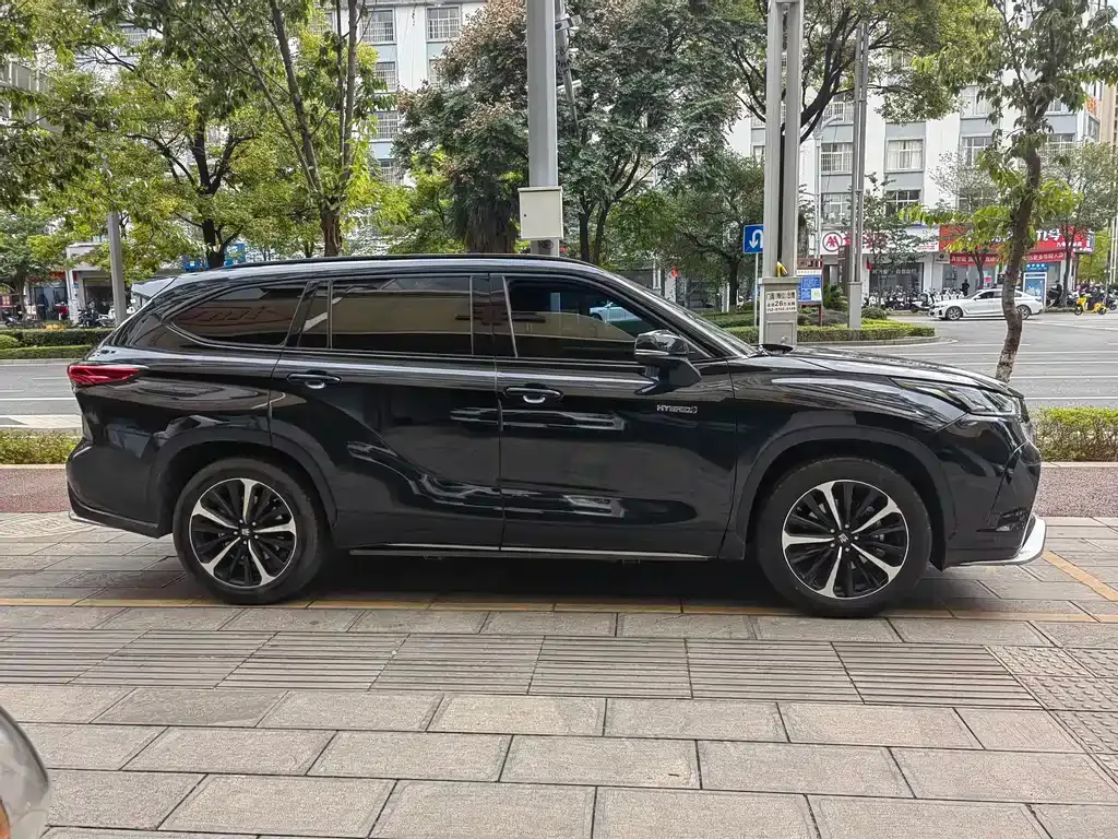 Toyota Crown Kluger 2021 из CN, фото 3
