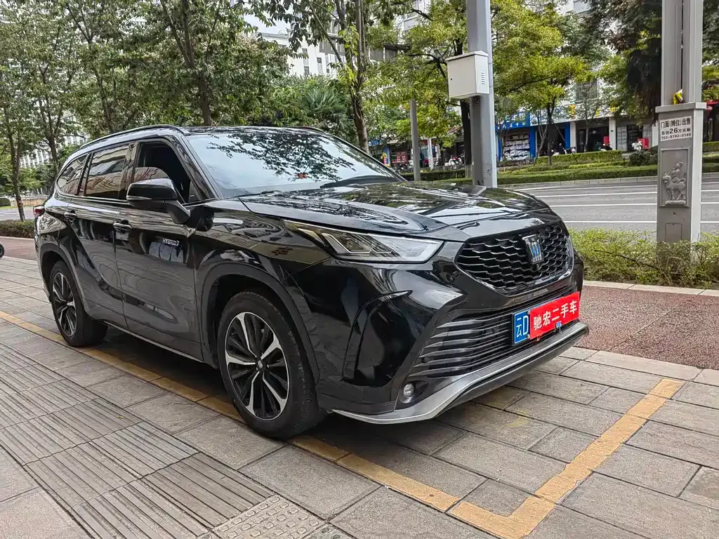 Toyota Crown Kluger 2021 из CN, фото 4
