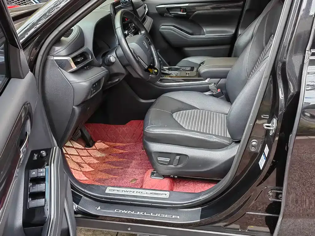 Toyota Crown Kluger 2021 из CN, фото 8