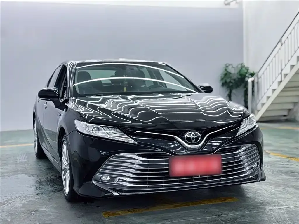 Toyota Camry — фото 9