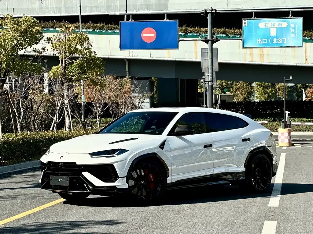 Lamborghini Urus 2023 из CN, фото 1