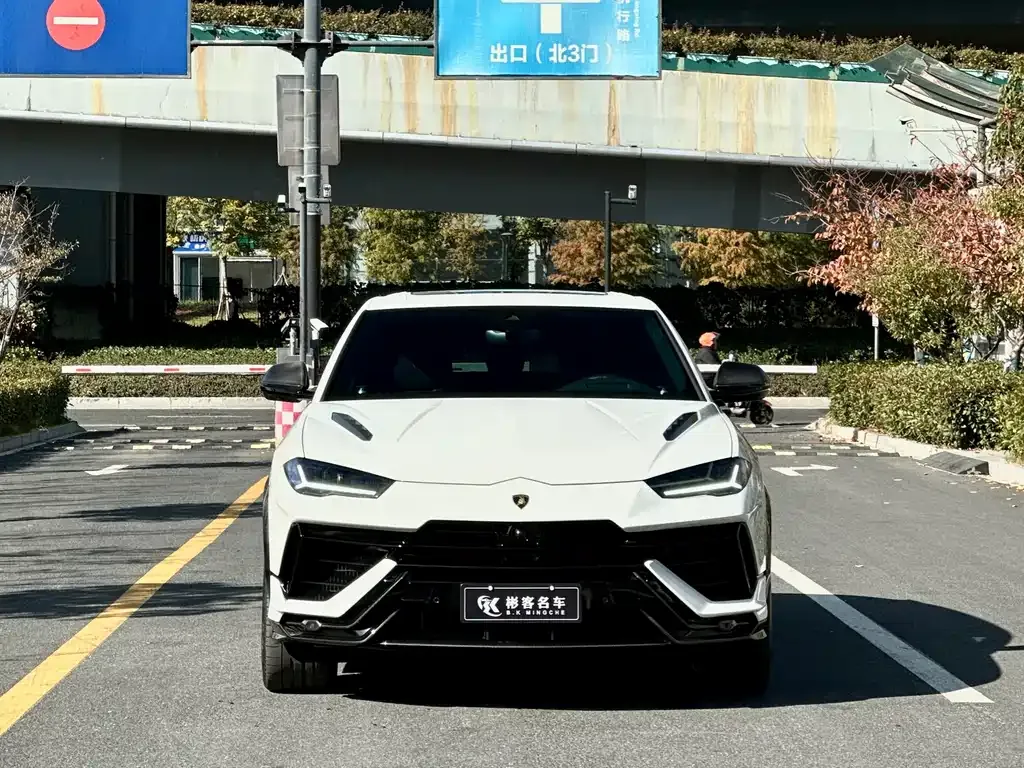 Lamborghini Urus 2023 из CN, фото 2