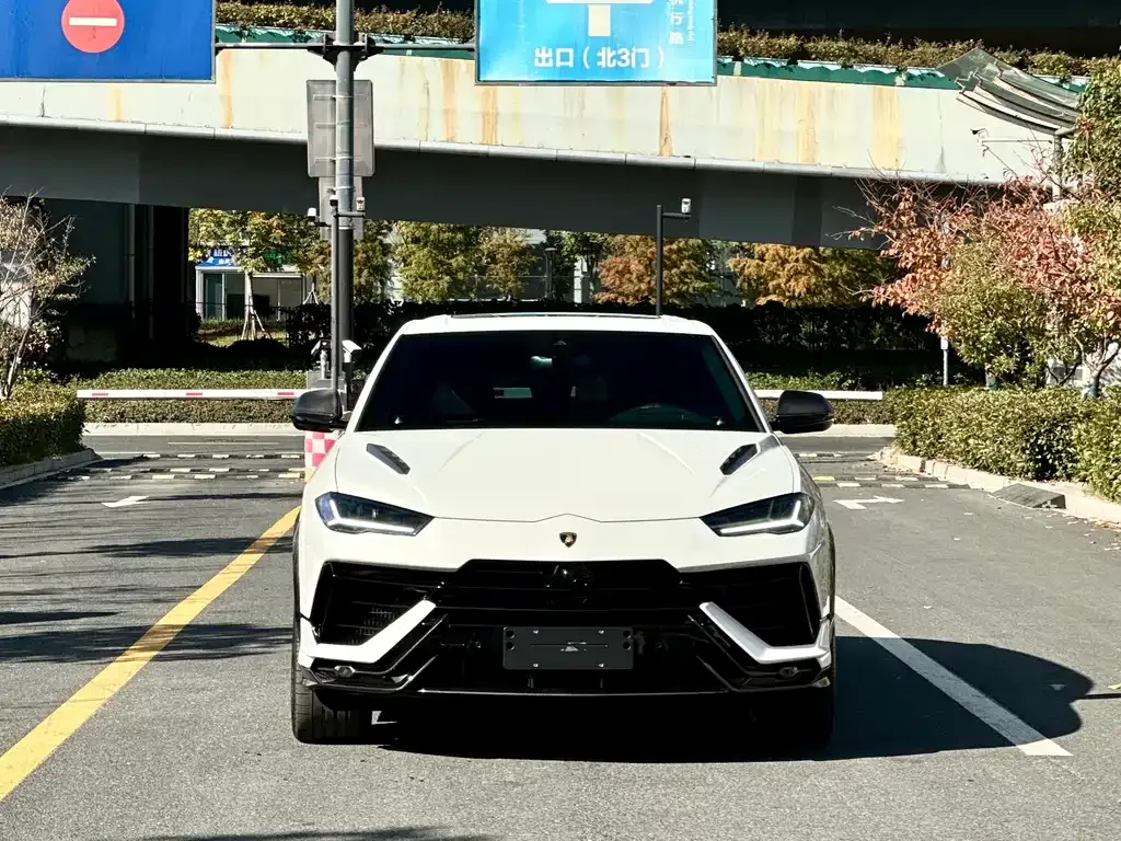Lamborghini Urus 2023 из CN, фото 3