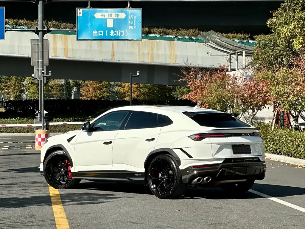 Lamborghini Urus 2023 из CN, фото 6