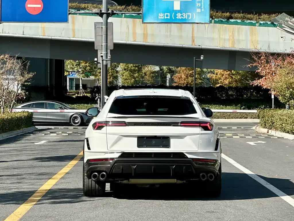 Lamborghini Urus 2023 из CN, фото 7
