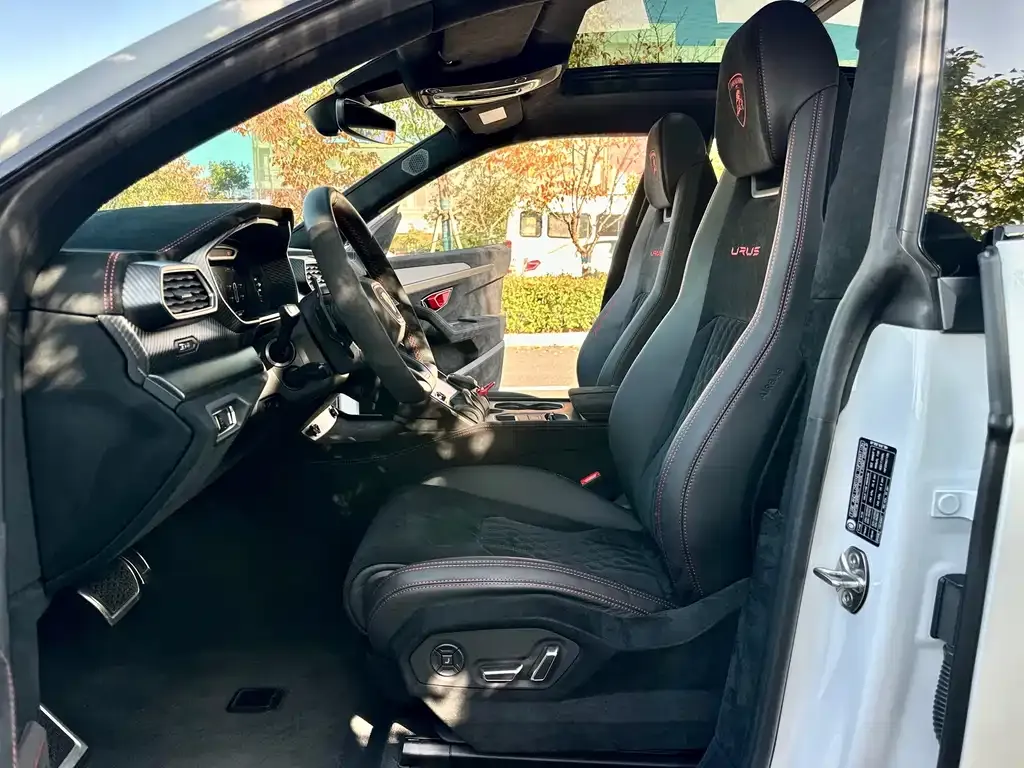 Lamborghini Urus 2023 из CN, фото 9