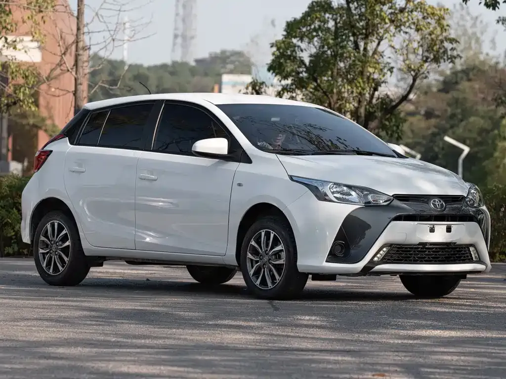 Toyota Yaris L — фото 6