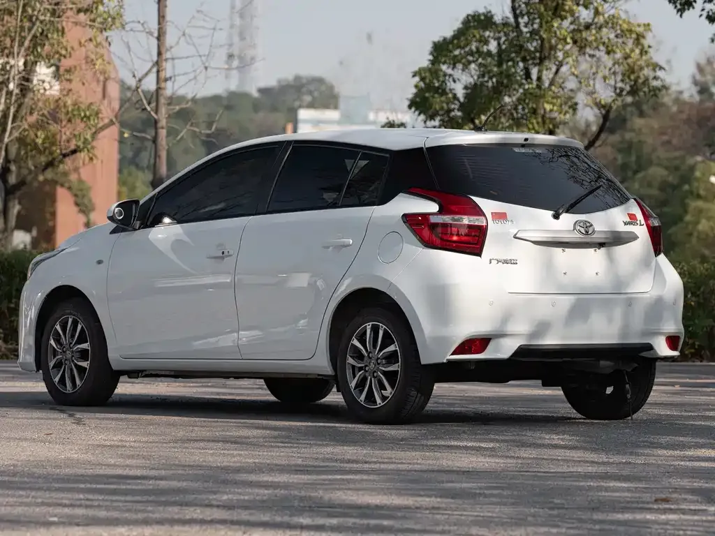 Toyota Yaris L — фото 8