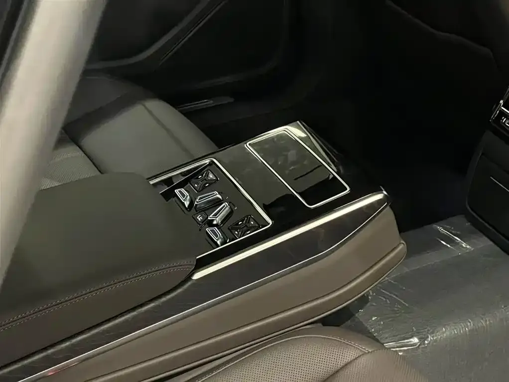 Audi A8 2025 из CN, фото 10