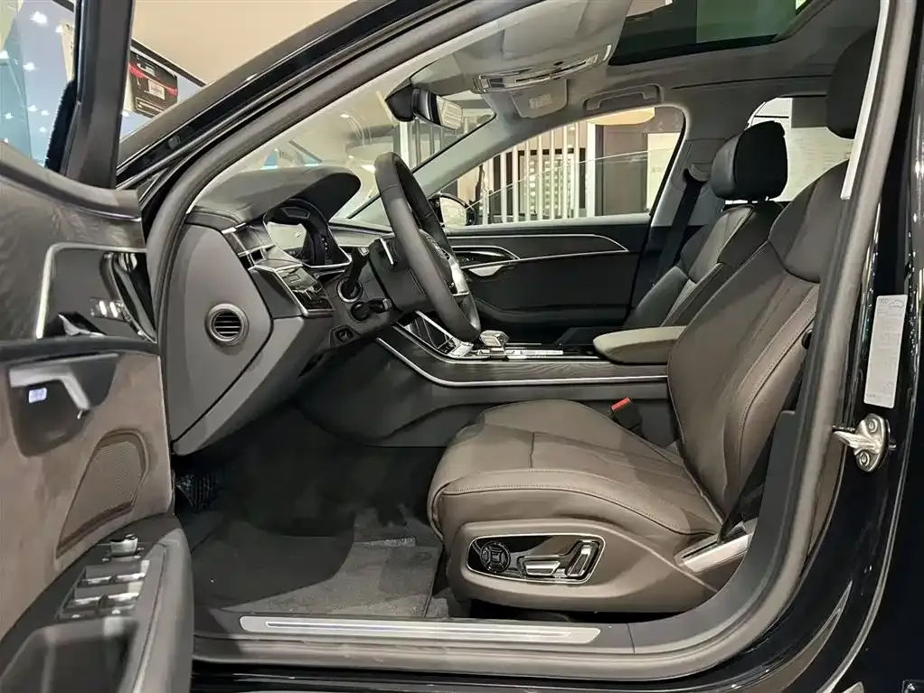 Audi A8 2025 из CN, фото 6