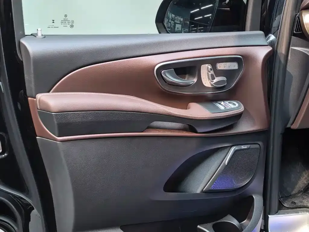 Mercedes-Benz V-Class 2023 из CN, фото 9