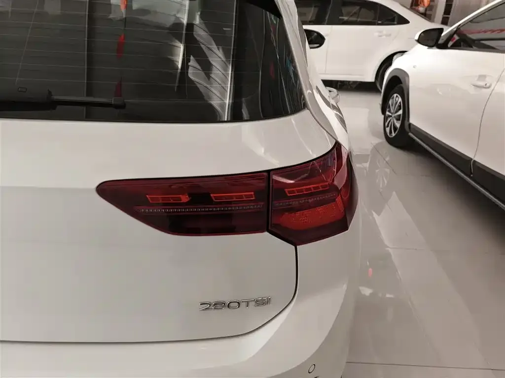 Volkswagen Golf 2023 из CN, фото 8
