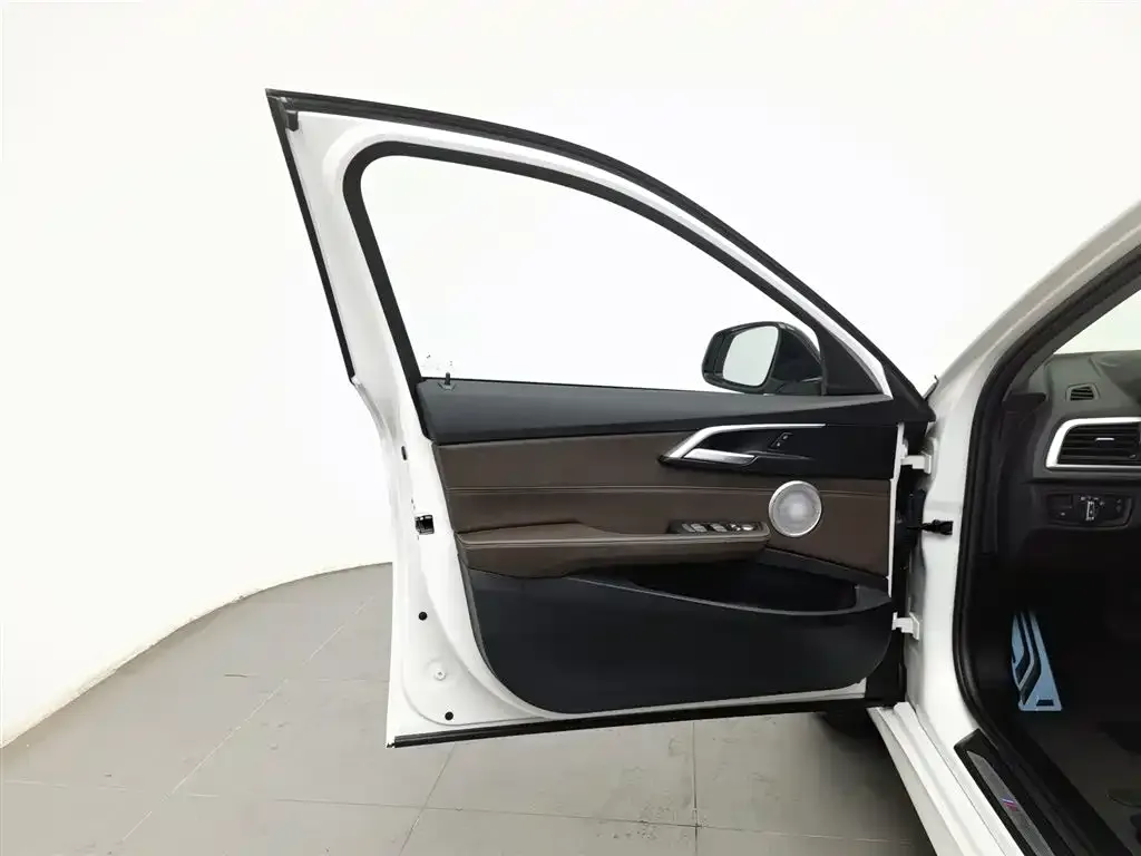 BMW 1 Series 2021 из CN, фото 8