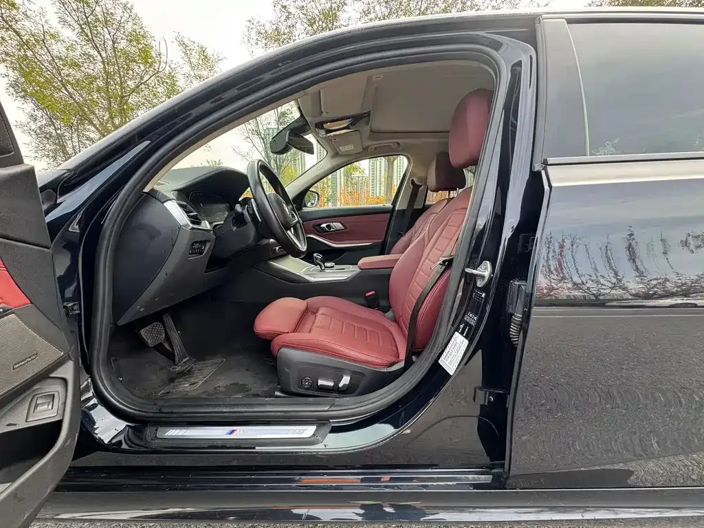 BMW 3 Series 2021 из CN, фото 9