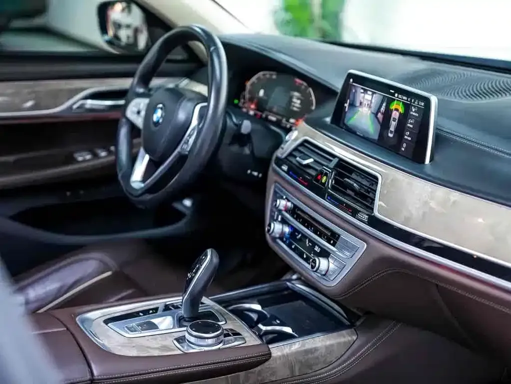 BMW 7 Series 2021 из CN, фото 5