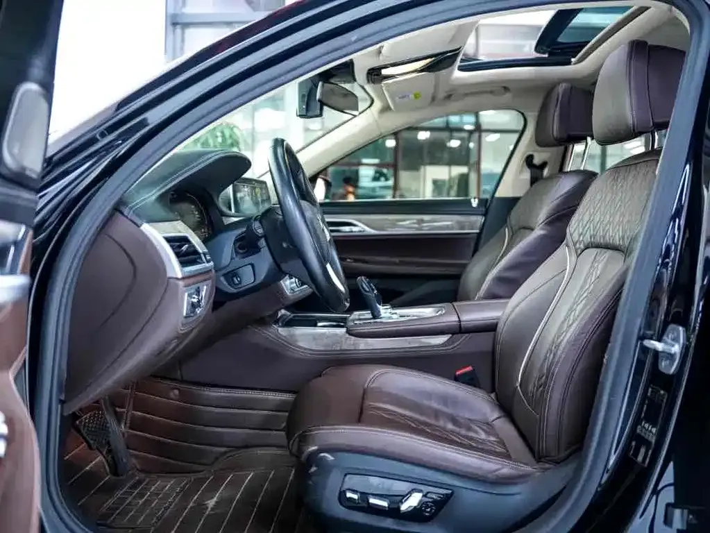 BMW 7 Series 2021 из CN, фото 6