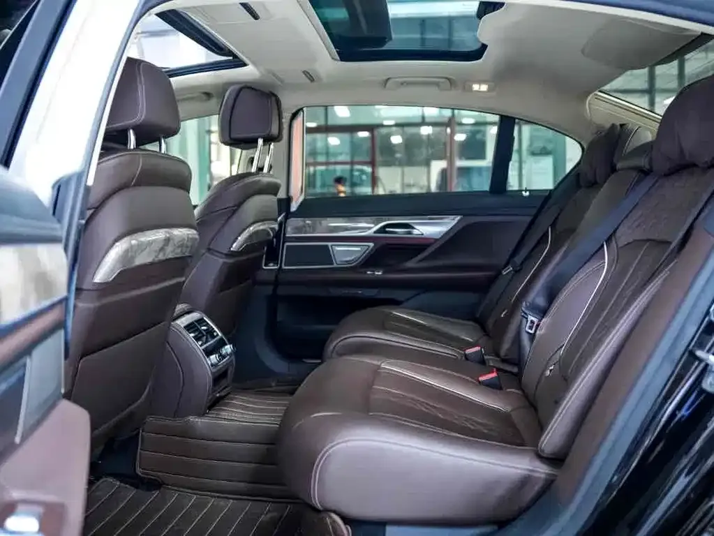 BMW 7 Series 2021 из CN, фото 7