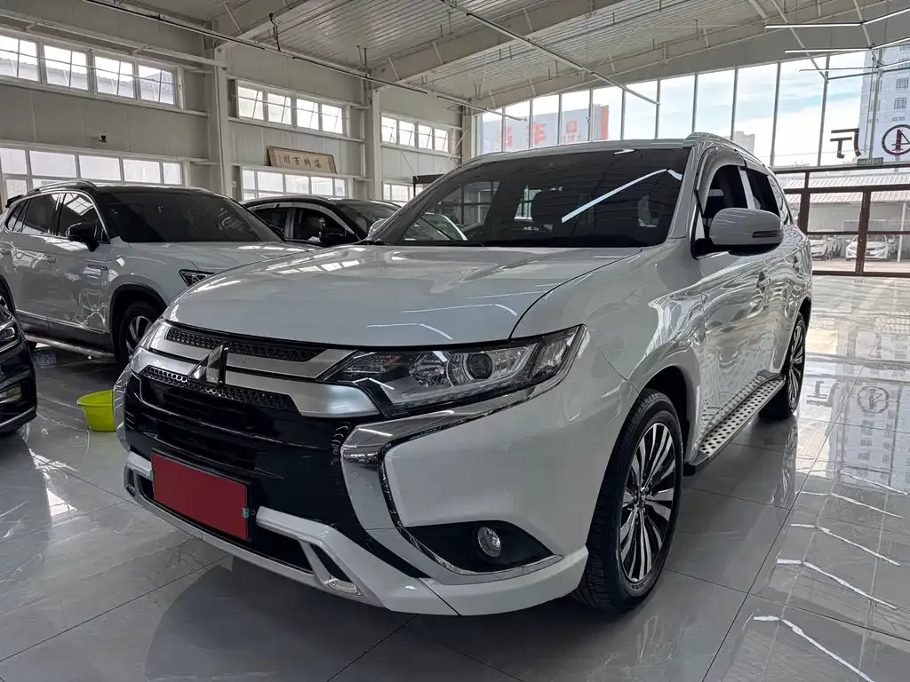 Mitsubishi Outlander 2022 из CN, фото 1