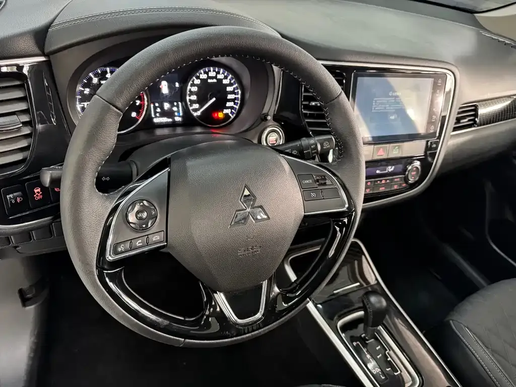 Mitsubishi Outlander 2022 из CN, фото 10