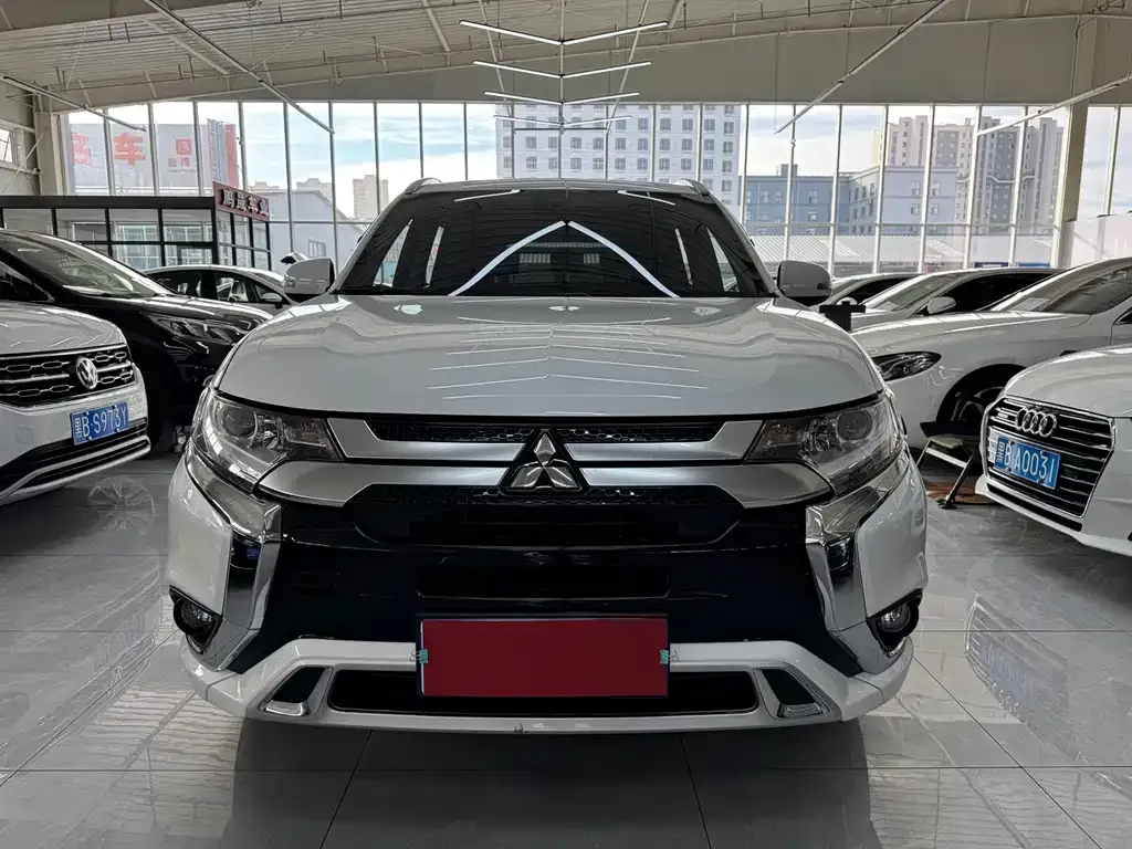 Mitsubishi Outlander 2022 из CN, фото 2
