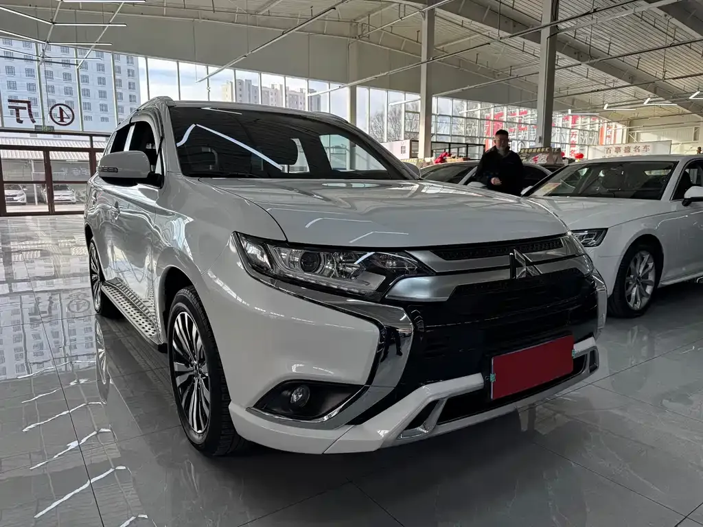 Mitsubishi Outlander 2022 из CN, фото 3