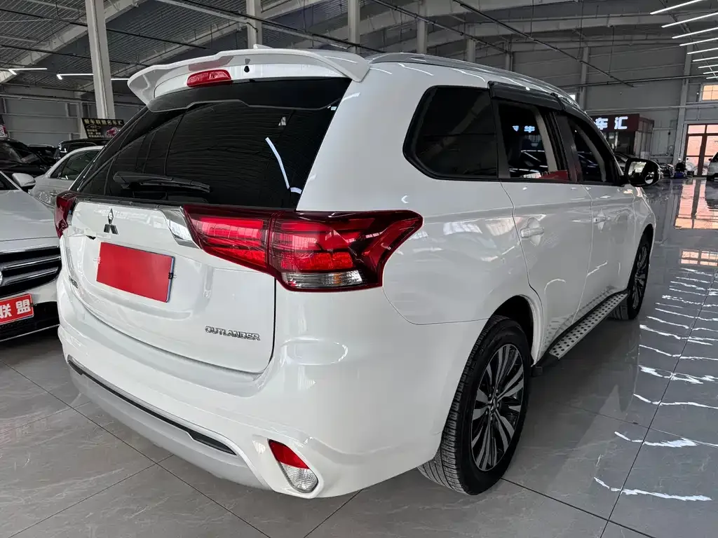 Mitsubishi Outlander 2022 из CN, фото 4