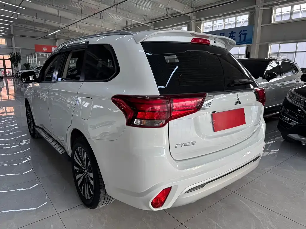 Mitsubishi Outlander 2022 из CN, фото 6