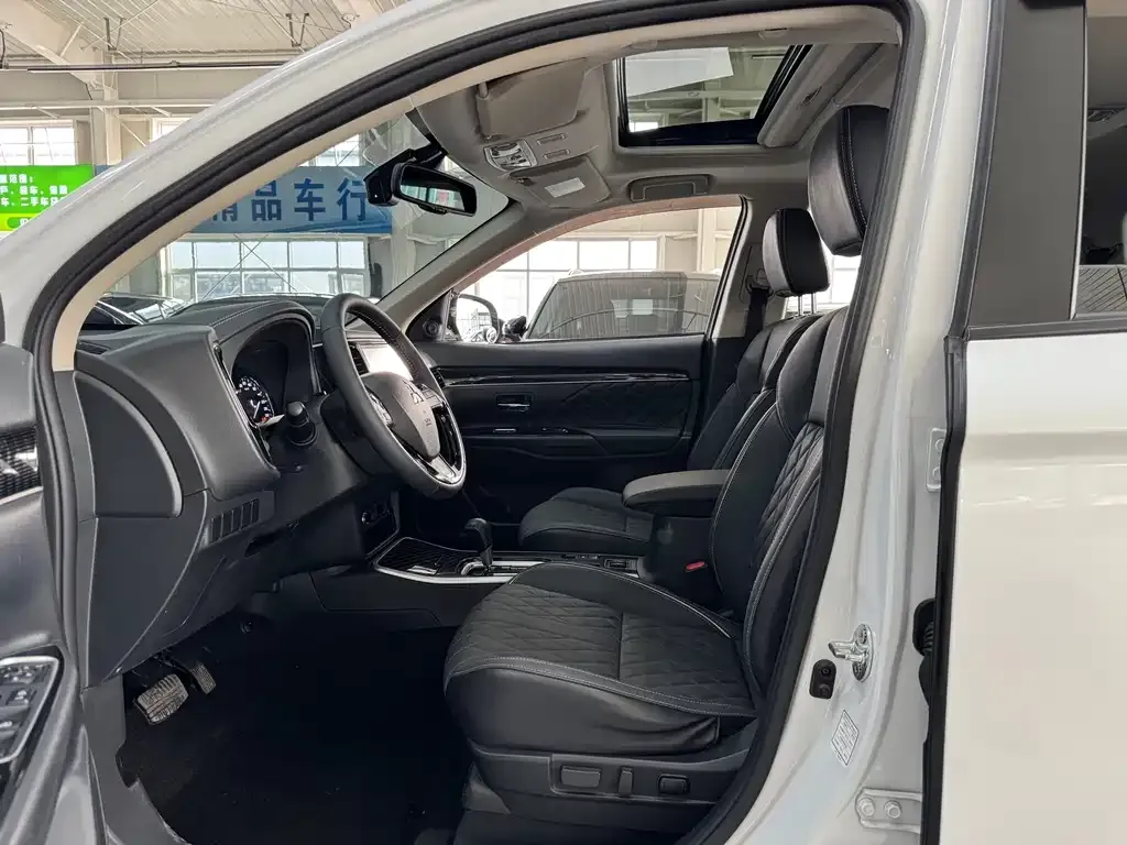 Mitsubishi Outlander 2022 из CN, фото 9