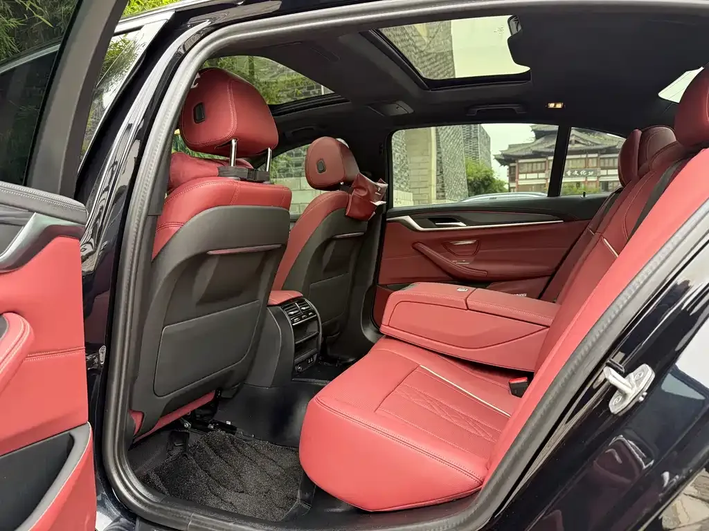 BMW 5 Series 2023 из CN, фото 5