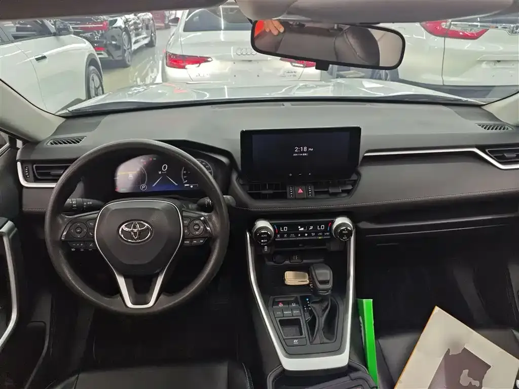 Toyota RAV4 — фото 10