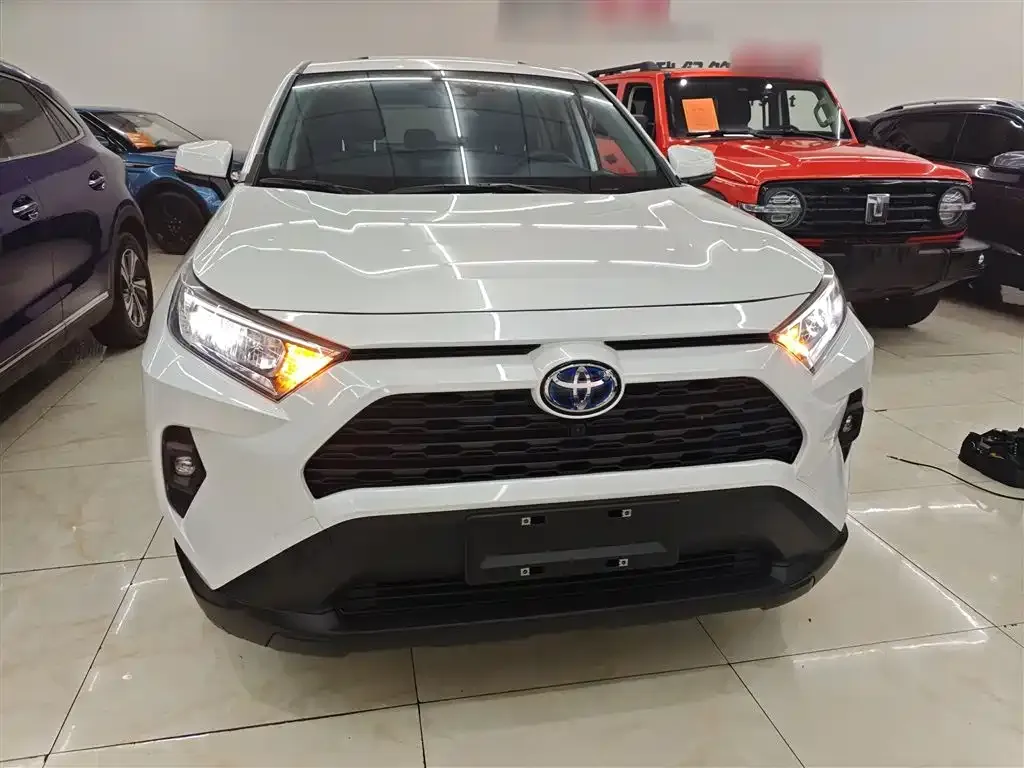 Toyota RAV4 — фото 3