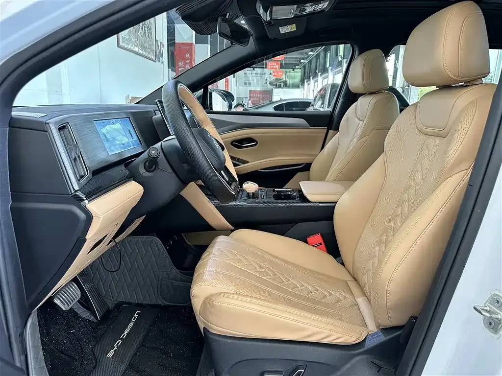 BYD L DM-i — фото 4