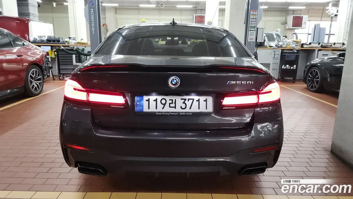 BMW 5-Series 2023 из KR, фото 2