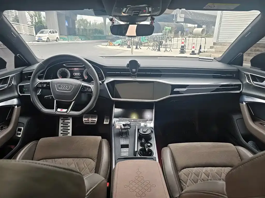 Audi A7L 2023 из CN, фото 5