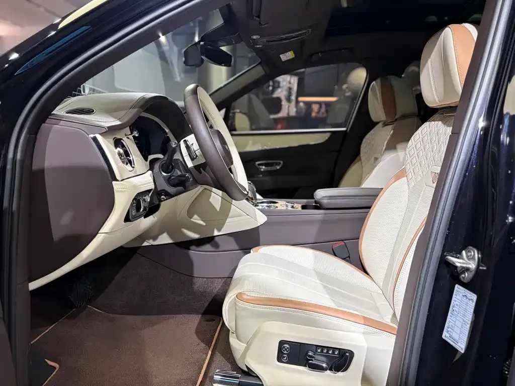 Bentley Bentayga PHEV 2023 из CN, фото 10