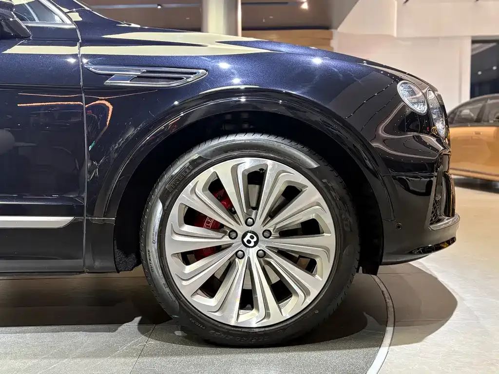 Bentley Bentayga PHEV 2023 из CN, фото 7