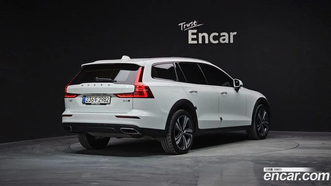 Volvo V60 2021 из KR, фото 2