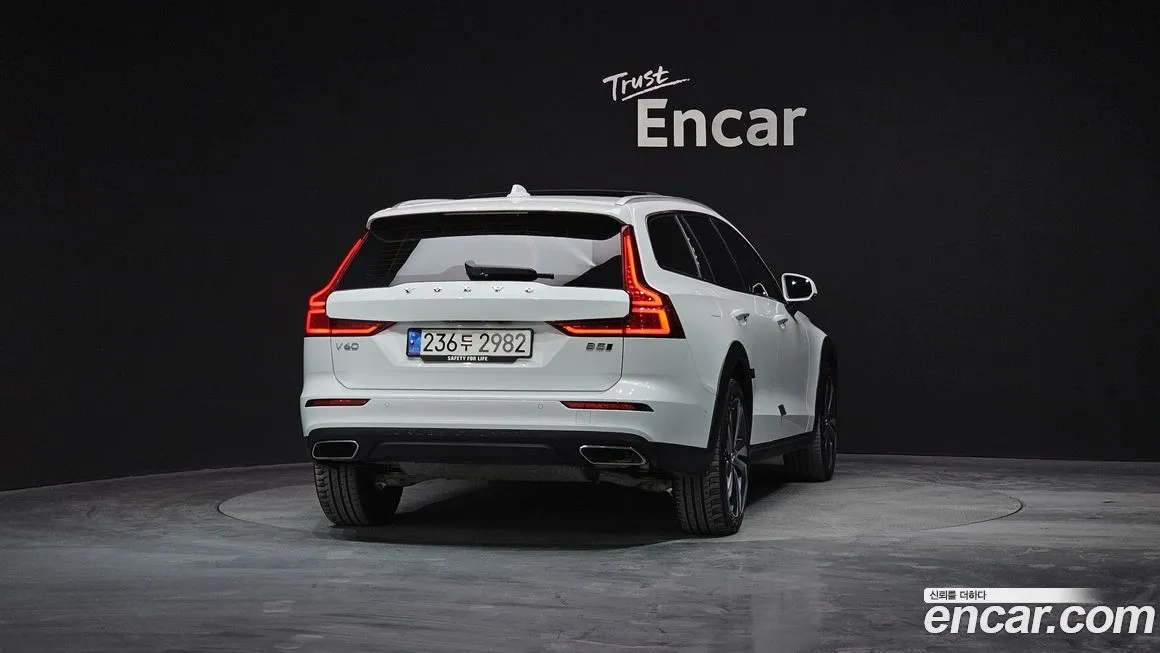 Volvo V60 2021 из KR, фото 4