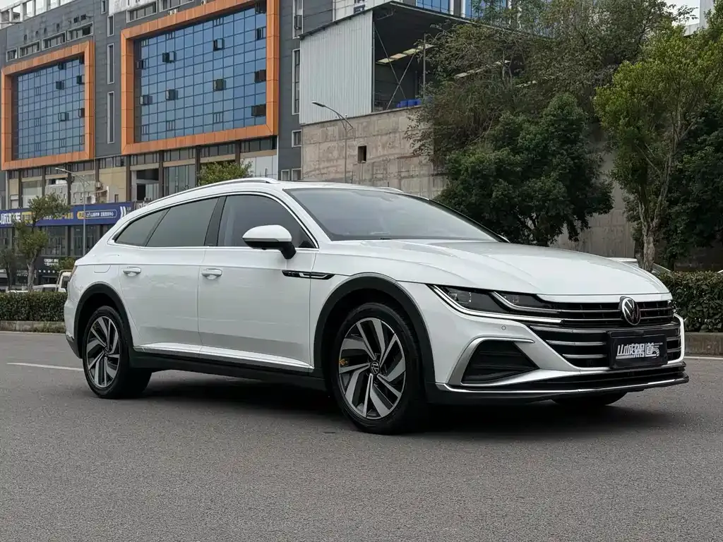 Volkswagen CC 2023 из CN, фото 2
