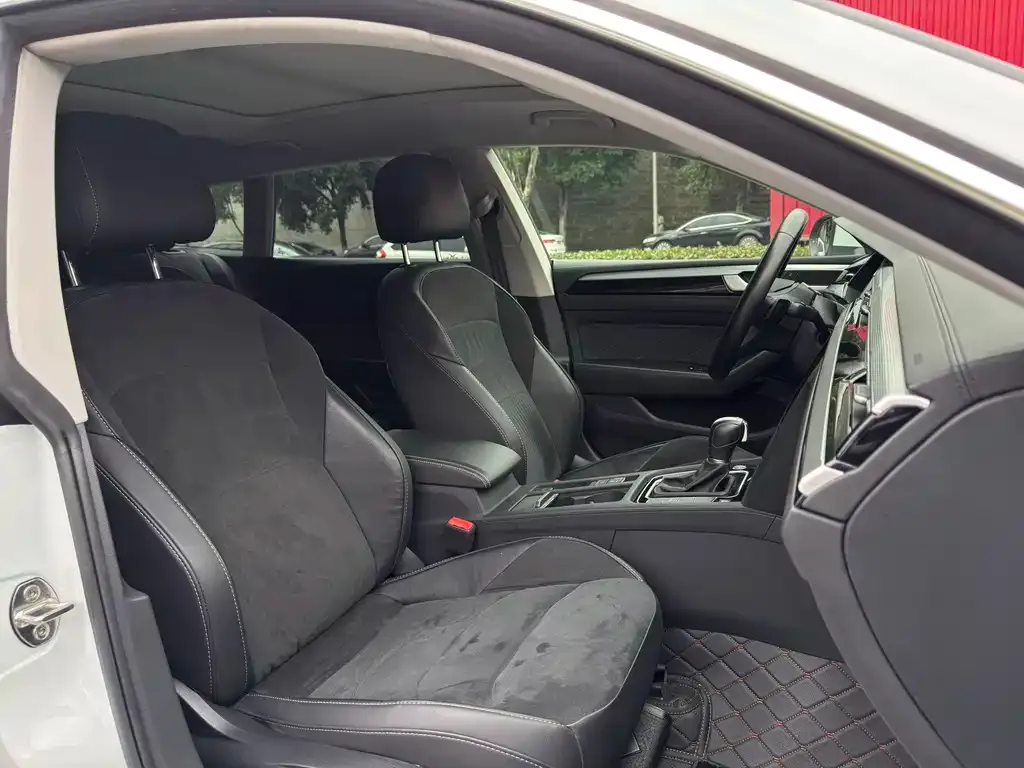 Volkswagen CC 2023 из CN, фото 9