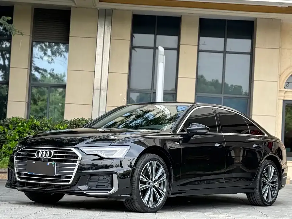 Audi A6L — фото 1